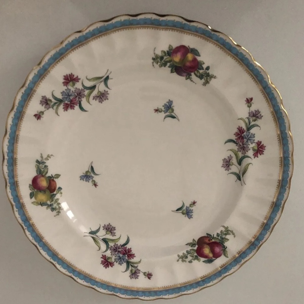 Spode Trapnell Sprays 8 1/4” Salad Plate No Medallion Y8403-L. Made in England